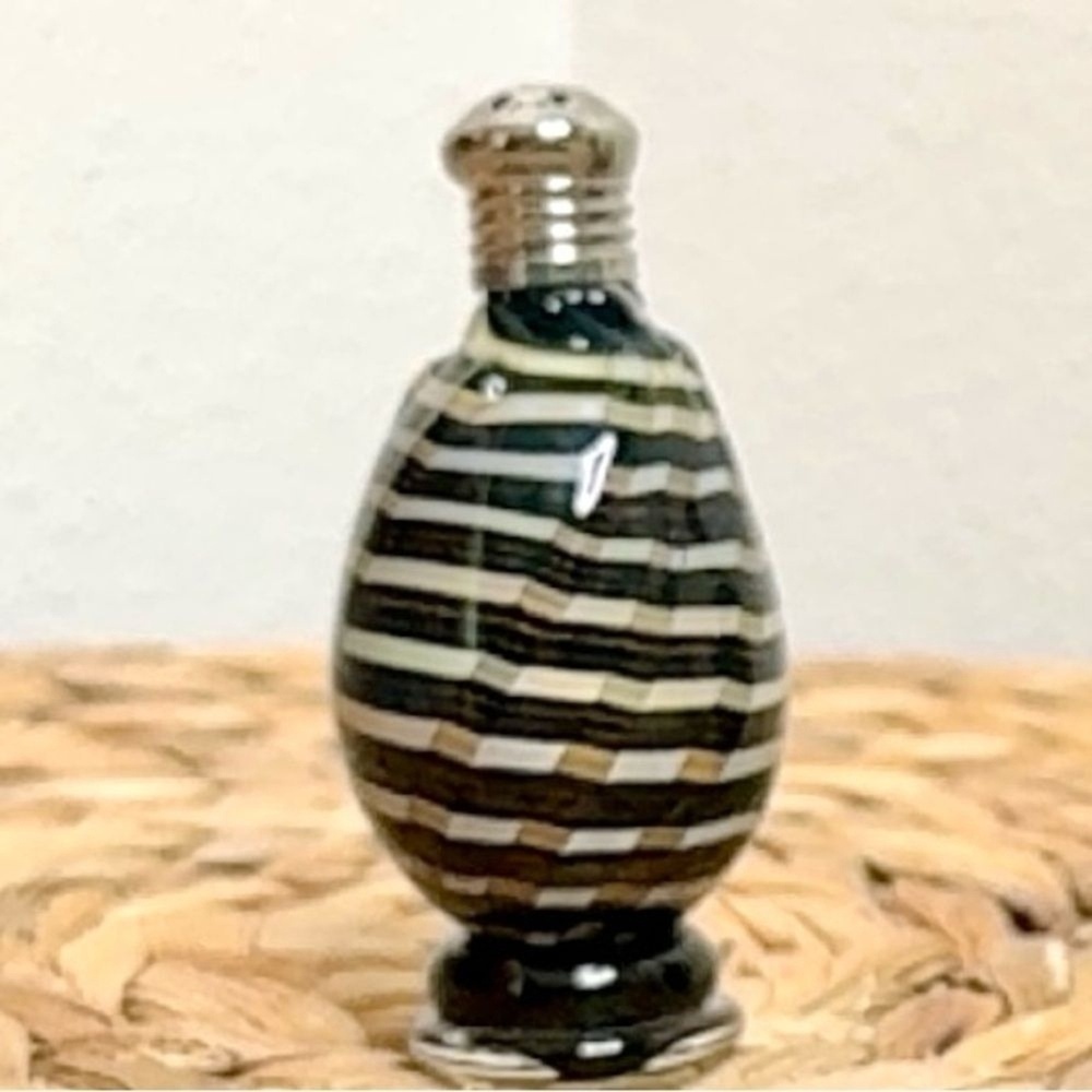 Four Sisters Salt and Pepper Shakers Black Cream Spiral Handblown Art Glass - Picture 4 of 4